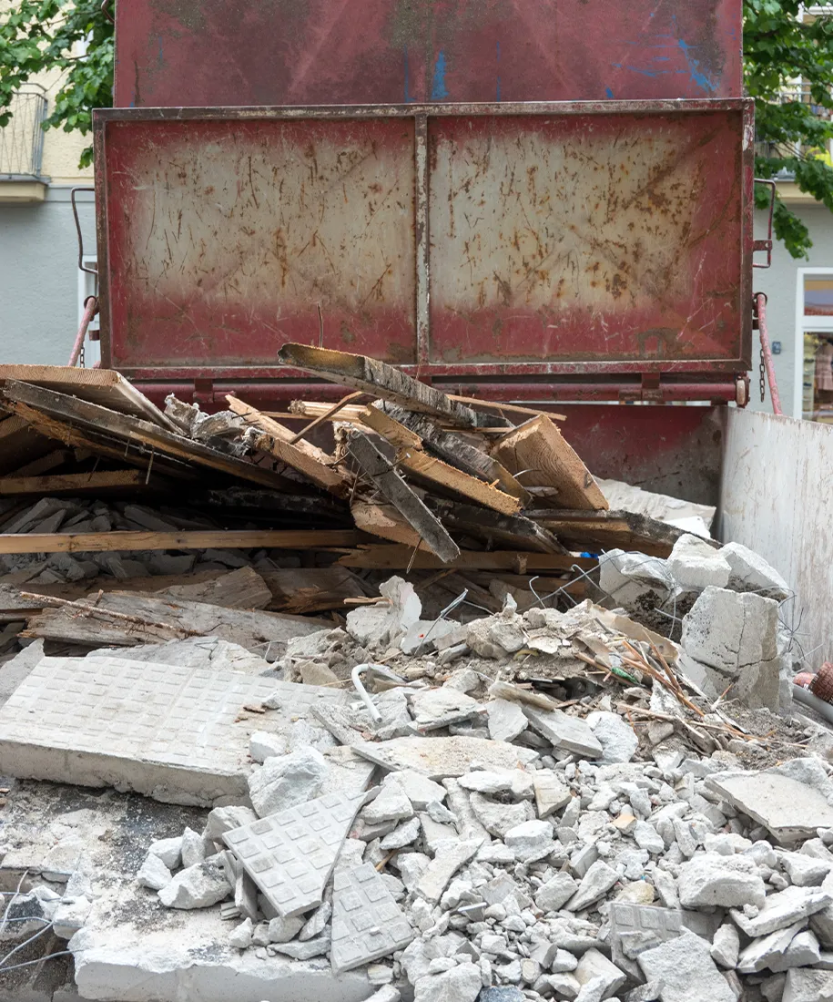 Container gefüllt mit Bauschutt