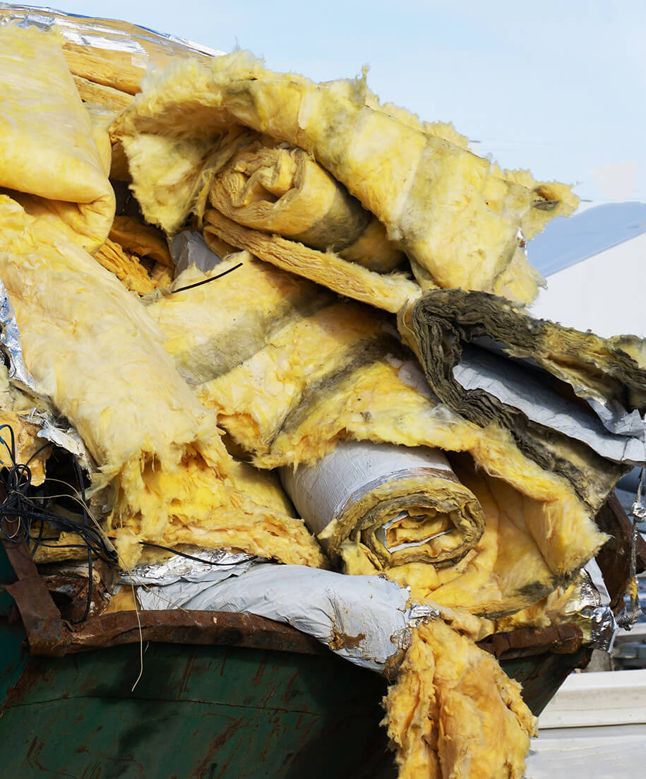 Mineralwolle Abfall in einem Container